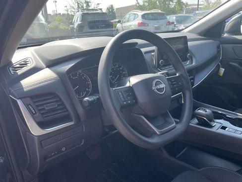 Used 2025 Nissan Rogue S FWD image 18