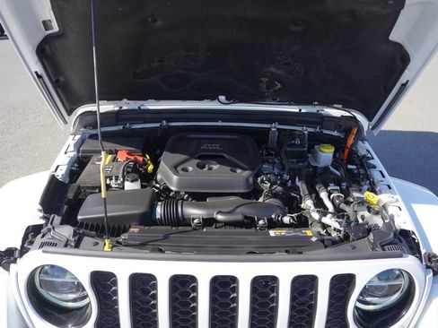 Used 2021 Jeep Wrangler Unlimited Sahara image 4