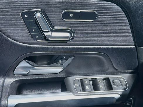 Used 2023 Mercedes-Benz GLB 250 4MATIC w/ Premium Package image 15