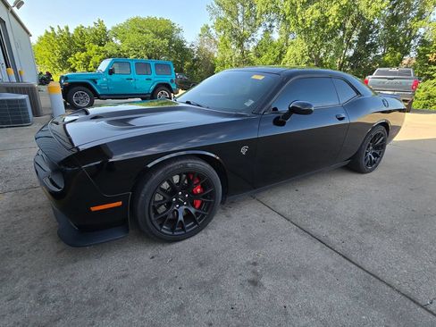 Used 2015 Dodge Challenger SRT Hellcat RWD image 2