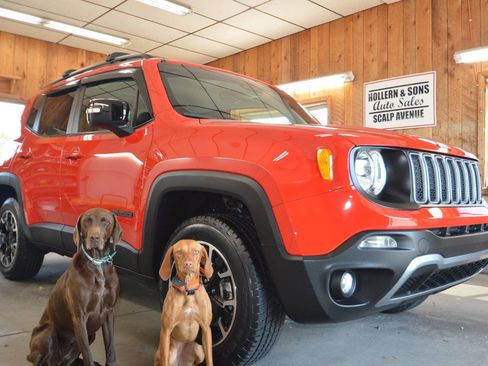 Used 2023 Jeep Renegade Latitude AWD/4WD image 2
