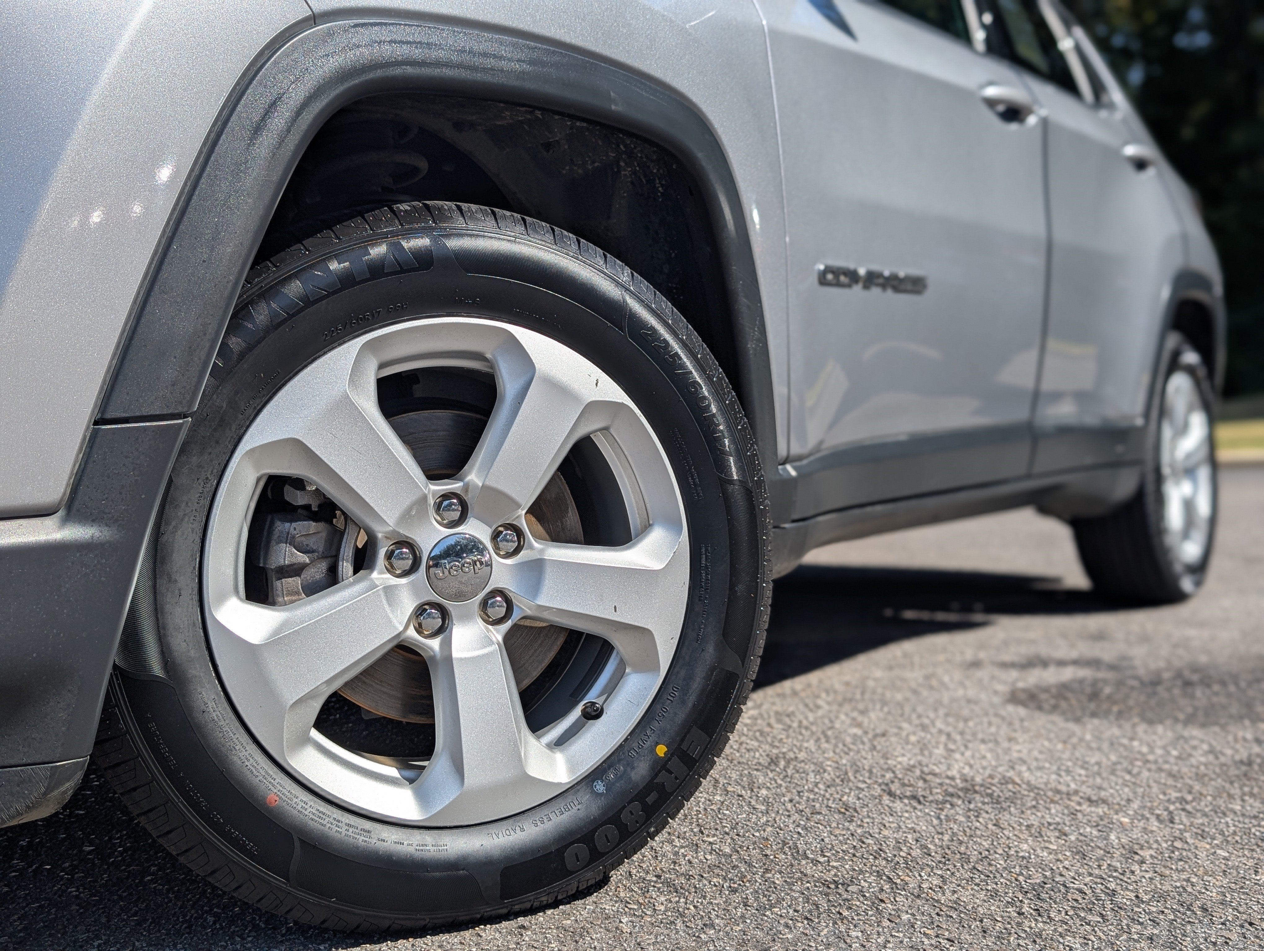 Used 2018 Jeep Compass Latitude FWD image 29