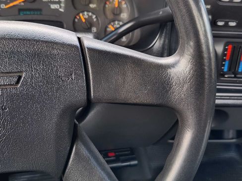 Used 2005 Chevrolet Silverado 3500 4x4 Regular Cab w/ Heavy-Duty Power Package image 20