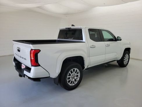 Used 2026 Toyota Tacoma Limited AWD/4WD image 5
