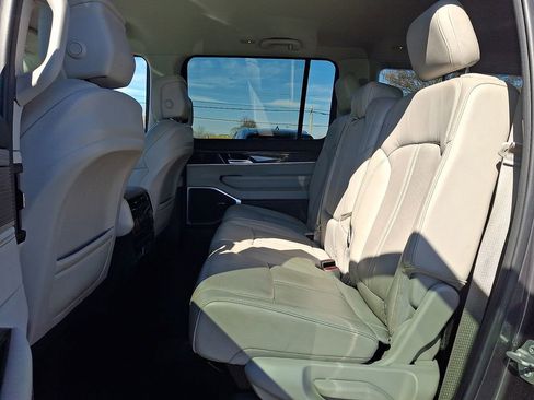 Used 2022 Jeep Wagoneer Series II image 10