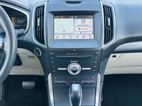 Used 2017 Ford Edge Titanium w/ Technology Package FWD image 19