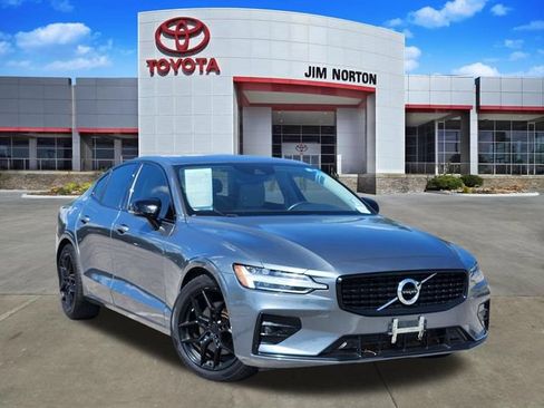 Used 2021 Volvo S60 T5 Momentum w/ Premium Package AWD/4WD image 1