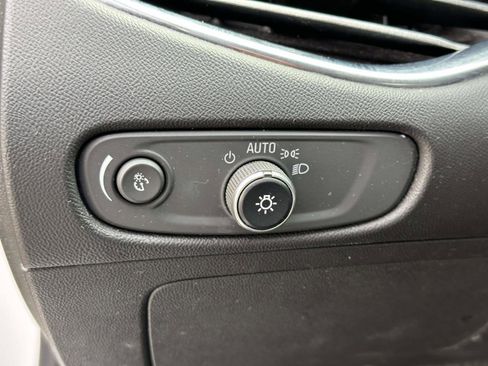 Used 2018 Chevrolet Malibu LT image 16