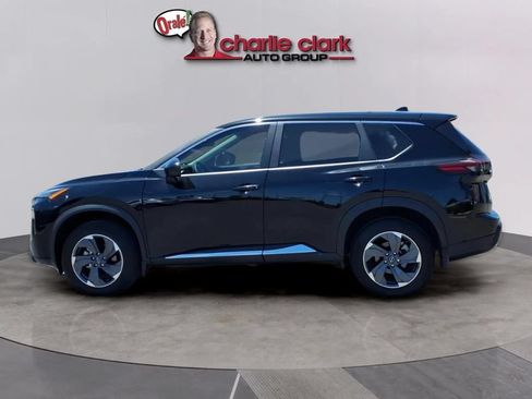 Used 2026 Nissan Rogue SV FWD image 2