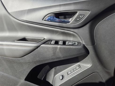 Used 2022 Chevrolet Equinox Premier image 18