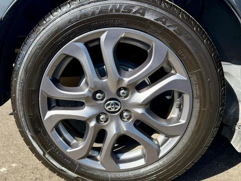 Used 2019 Toyota Yaris LE image 6