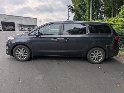Used 2020 Kia Sedona EX FWD image 3