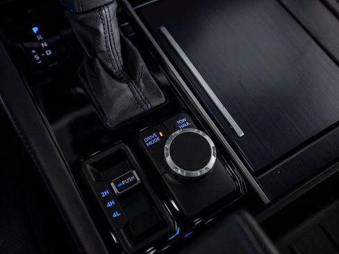 Used 2024 Toyota Sequoia Platinum image 31