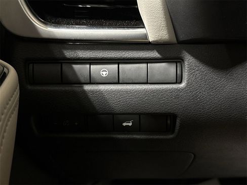 Used 2023 Nissan Rogue SL w/ SL Premium Package image 19