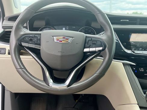Used 2024 Cadillac XT6 Premium Luxury AWD/4WD image 11