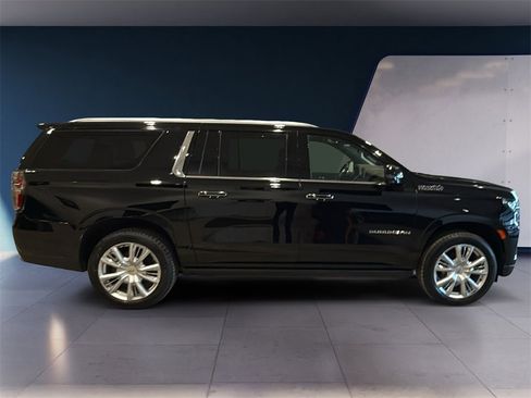 Used 2022 Chevrolet Suburban High Country image 8