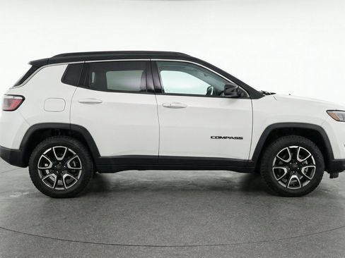 Used 2025 Jeep Compass Trailhawk AWD/4WD image 11