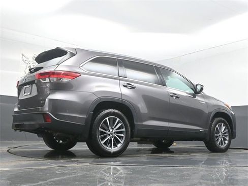 Used 2019 Toyota Highlander XLE image 34
