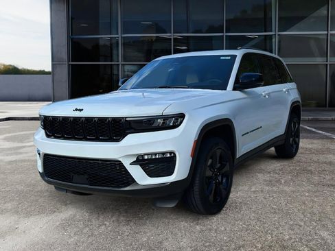 New 2025 Jeep Grand Cherokee Limited w/ Black Appearance Package image 3