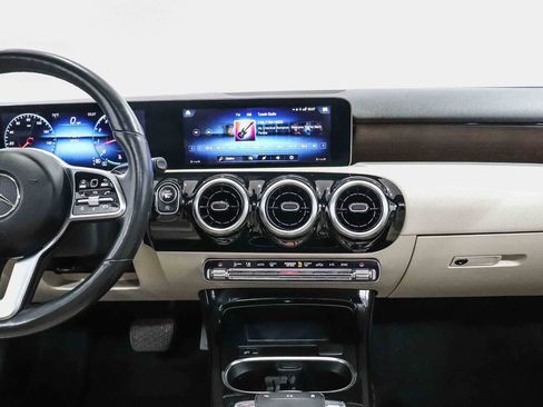 Used 2019 Mercedes-Benz A 220 4MATIC image 14