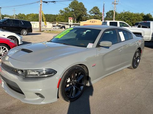Used 2019 Dodge Charger Scat Pack RWD image 3