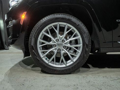 Used 2023 Jeep Grand Cherokee Summit w/ Luxury Tech Group V image 6