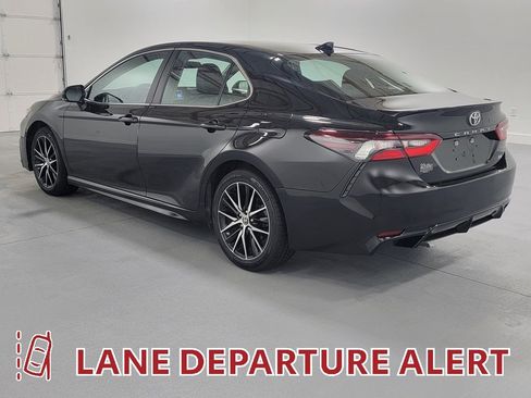 Used 2023 Toyota Camry SE image 6