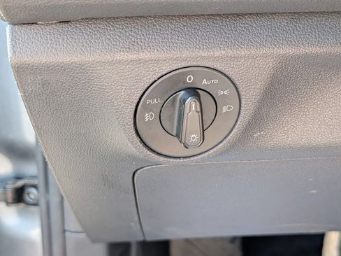Used 2019 Volkswagen Jetta SEL Premium FWD image 12