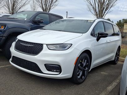 New 2026 Chrysler Pacifica Select