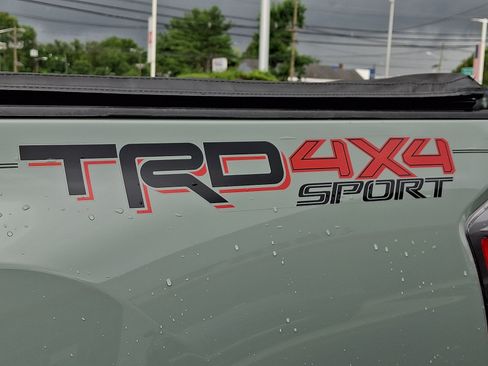 Used 2022 Toyota Tacoma TRD Sport w/ TRD Premium Sport Package AWD/4WD image 31