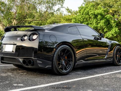 Used 2010 Nissan GT-R Premium AWD/4WD image 8