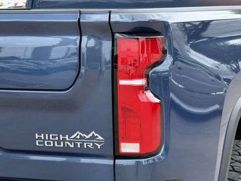 Used 2025 Chevrolet Silverado 2500 High Country w/ Technology Package AWD/4WD image 5