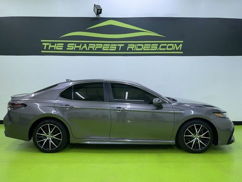 Used 2021 Toyota Camry SE image 11