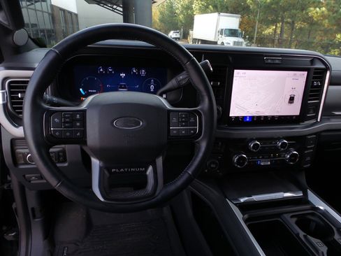 Used 2025 Ford F250 Platinum image 33