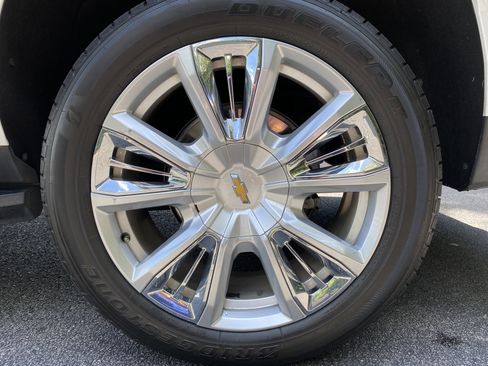 Used 2023 Chevrolet Suburban High Country AWD/4WD image 17