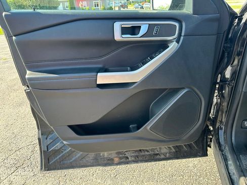 Used 2020 Ford Explorer XLT w/ Equipment Group 202A AWD/4WD image 10