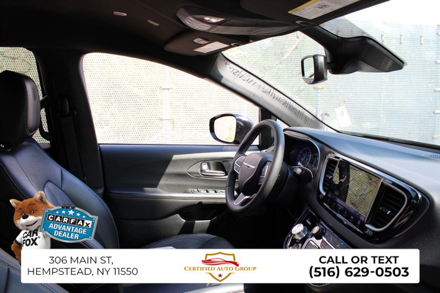 Used 2025 Chrysler Pacifica Select FWD image 19
