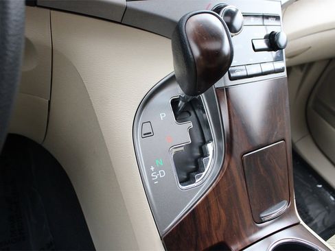 Used 2013 Toyota Venza LE image 16