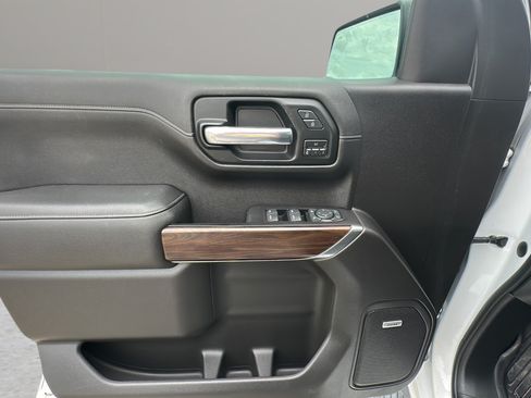 Used 2019 GMC Sierra 1500 SLT w/ SLT Premium Plus Package AWD/4WD image 18