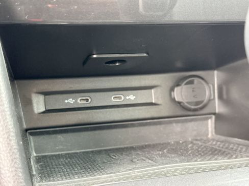 Used 2024 Volkswagen Tiguan SE w/ Panoramic Sunroof Package FWD image 38