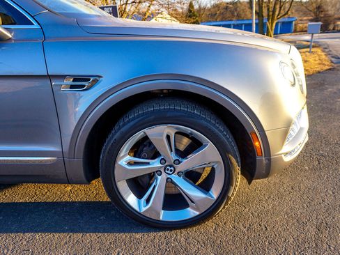 Used 2017 Bentley Bentayga W12 AWD image 53