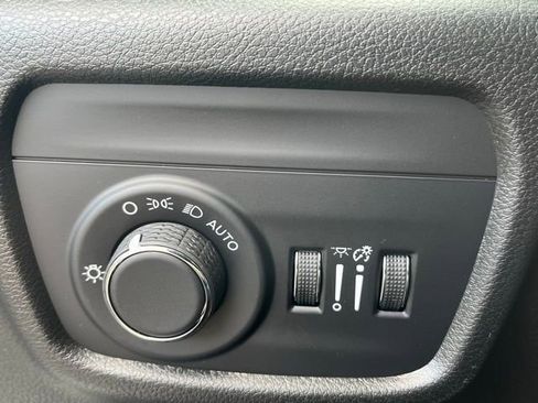 New 2025 Jeep Grand Cherokee Laredo w/ Luxury Tech Group I image 28