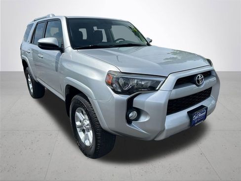 Used 2016 Toyota 4Runner SR5 AWD/4WD image 5