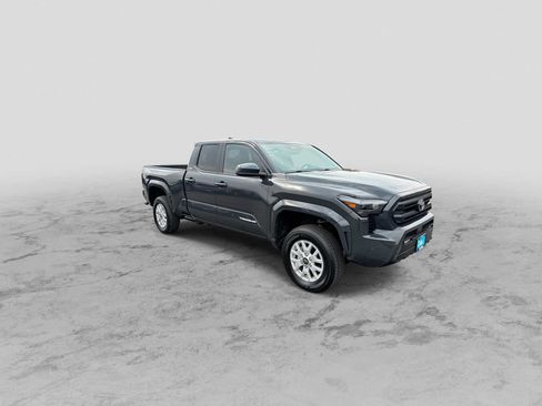 Used 2025 Toyota Tacoma SR5 AWD/4WD image 2