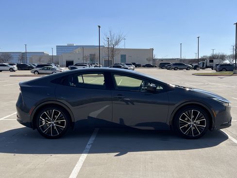 Used 2023 Toyota Prius XLE image 10