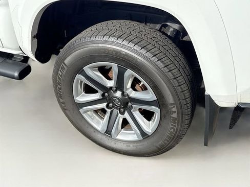 Used 2019 Toyota Tacoma Limited image 33