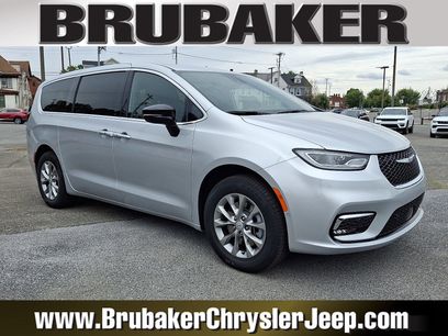 New 2026 Chrysler Pacifica Select