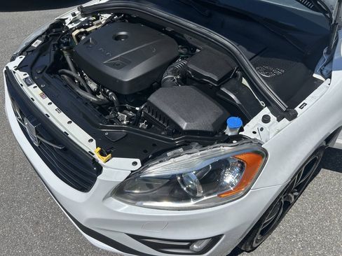 Used 2017 Volvo XC60 T6 R-Design w/ Climate Package AWD/4WD image 17
