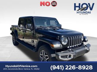 Used 2023 Jeep Gladiator Overland w/ Popular Equipment Package AWD/4WD video 1