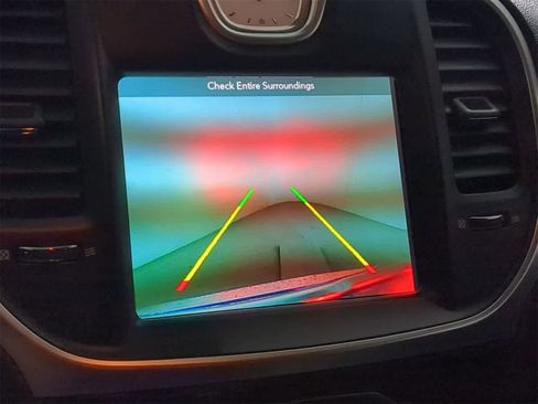 Used 2017 Chrysler 300 C w/ Safetytec Plus Group image 28